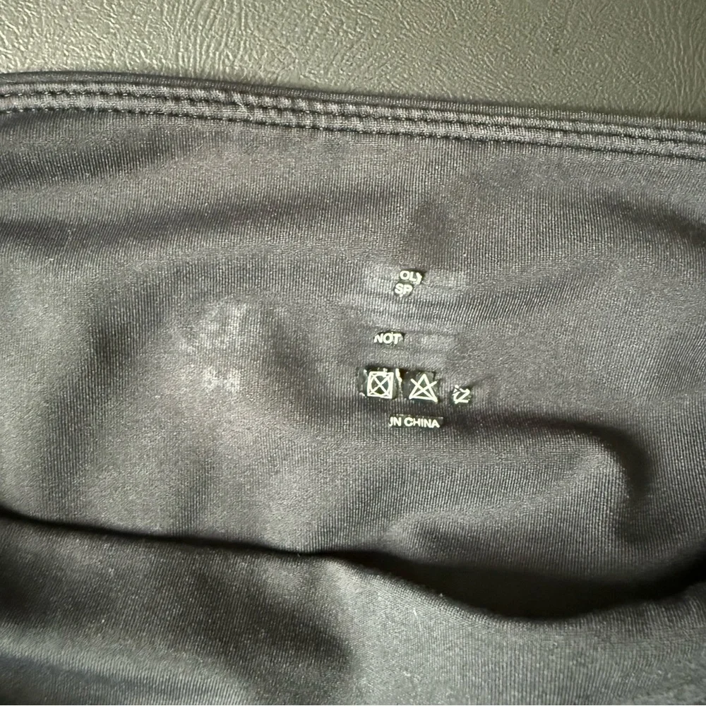 Zyia black leggings with pockets size 6-8 (medium) - Picture 6 of 6